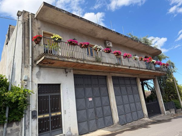 casa indipendente in vendita a Santa Venerina