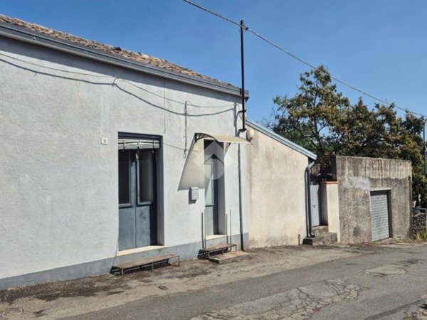 casa indipendente in vendita a Santa Venerina