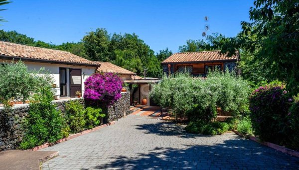casa indipendente in vendita a Santa Venerina in zona Dagala del Re