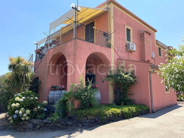 casa indipendente in vendita a Santa Venerina