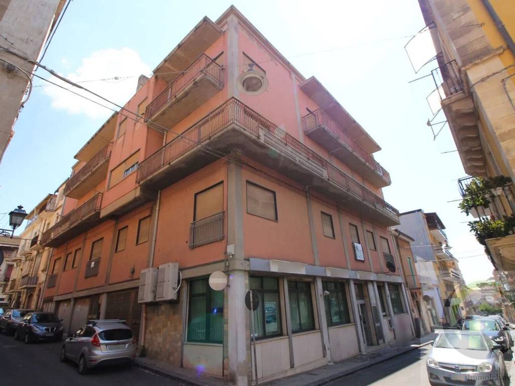 intera palazzina in vendita a Scordia