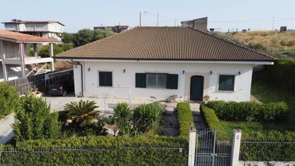 casa indipendente in vendita a Scordia
