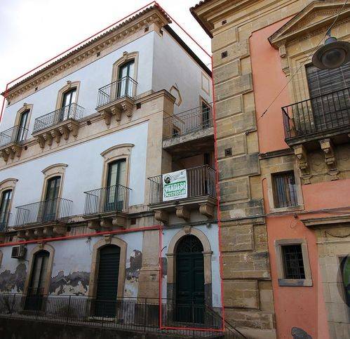 intera palazzina in vendita a Scordia