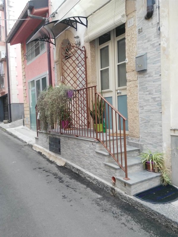 casa indipendente in vendita a Scordia