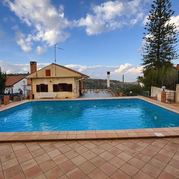 casa indipendente in vendita a Scordia