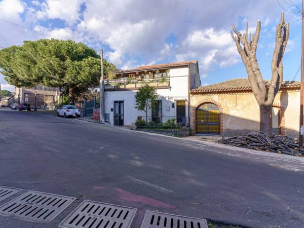 casa indipendente in vendita a Trecastagni