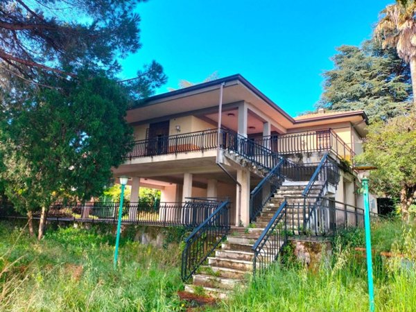casa indipendente in vendita a Trecastagni