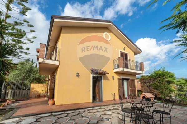 casa indipendente in vendita a Trecastagni