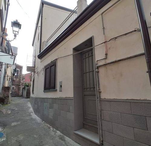 casa indipendente in vendita a Trecastagni