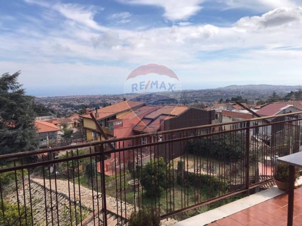 casa indipendente in vendita a Trecastagni