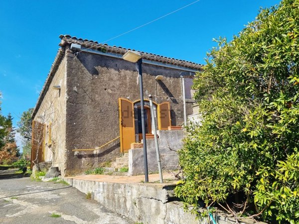 pentavano in vendita a Trecastagni