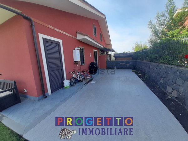 casa indipendente in vendita a Trecastagni