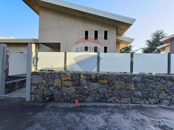 casa indipendente in vendita a Trecastagni