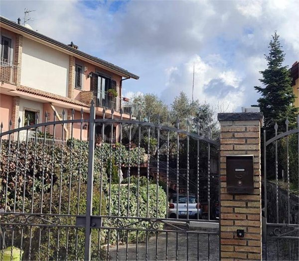 casa indipendente in vendita a Trecastagni