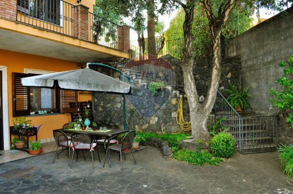 casa indipendente in vendita a Trecastagni