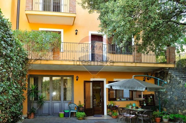casa indipendente in vendita a Trecastagni