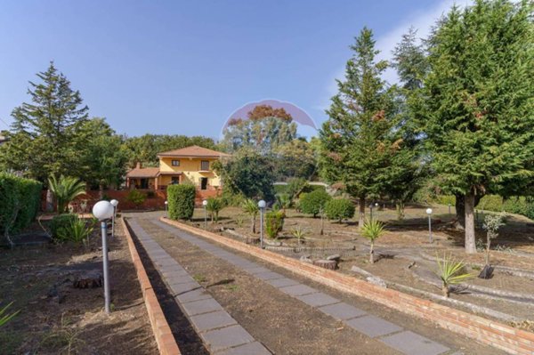 casa indipendente in vendita a Trecastagni