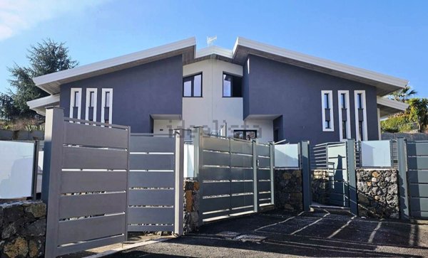 casa indipendente in vendita a Trecastagni