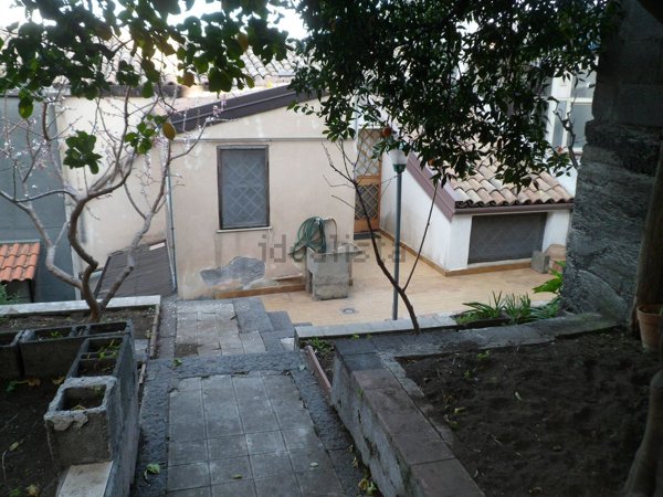 casa indipendente in vendita a Trecastagni