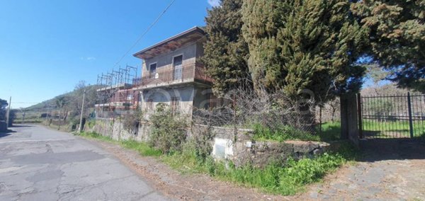 casa indipendente in vendita a Trecastagni