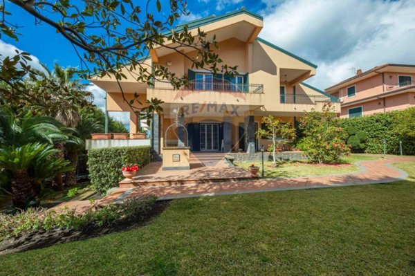 casa indipendente in vendita a Trecastagni