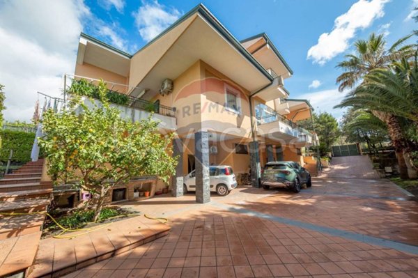 casa indipendente in vendita a Trecastagni