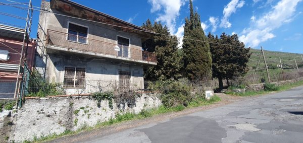 casa indipendente in vendita a Trecastagni