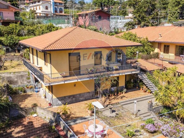 casa indipendente in vendita a Trecastagni