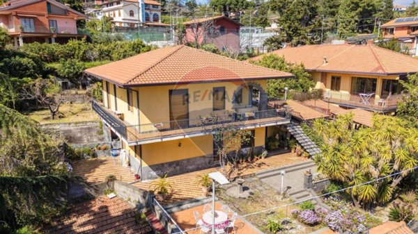 casa indipendente in vendita a Trecastagni