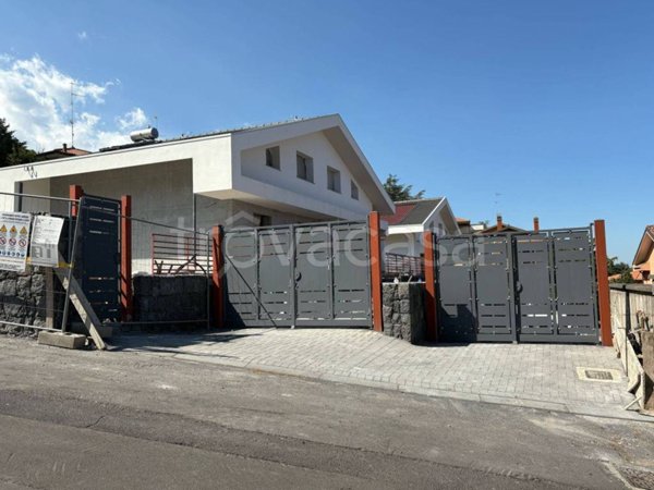 casa indipendente in vendita a Trecastagni