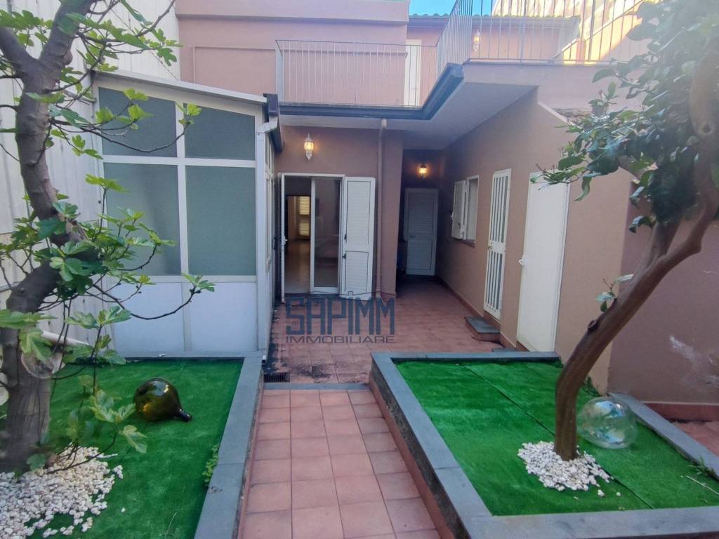 pentavano in vendita a Trecastagni