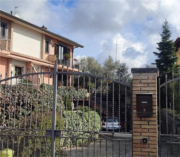 casa indipendente in vendita a Trecastagni
