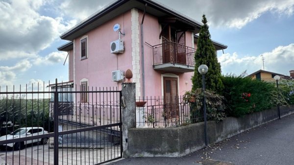 casa indipendente in vendita a Trecastagni