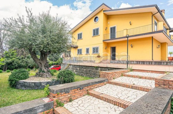 casa indipendente in vendita a Trecastagni