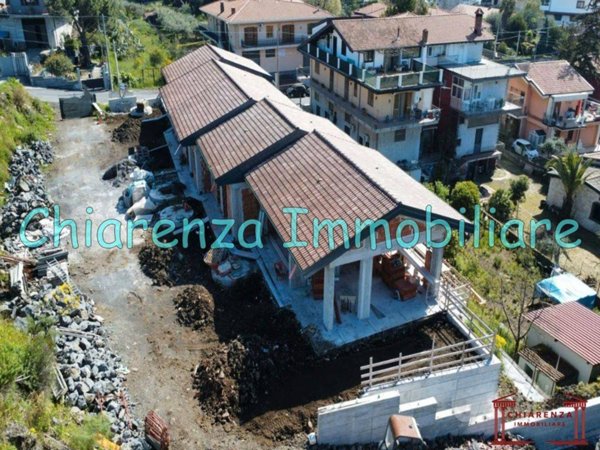 casa indipendente in vendita a Trecastagni