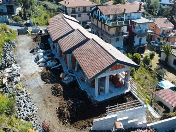 casa indipendente in vendita a Trecastagni