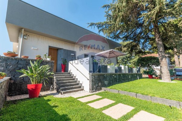 casa indipendente in vendita a Trecastagni