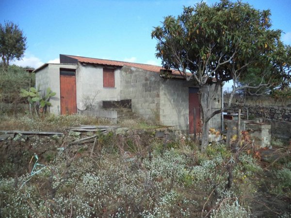 locale commerciale in vendita a Trecastagni