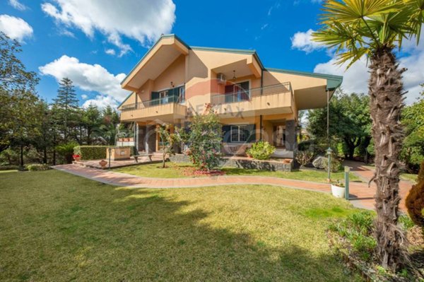 casa indipendente in vendita a Trecastagni