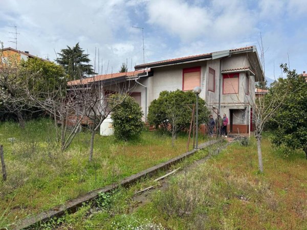 casa indipendente in vendita a Trecastagni