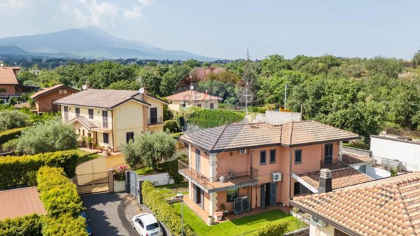 casa indipendente in vendita a Trecastagni
