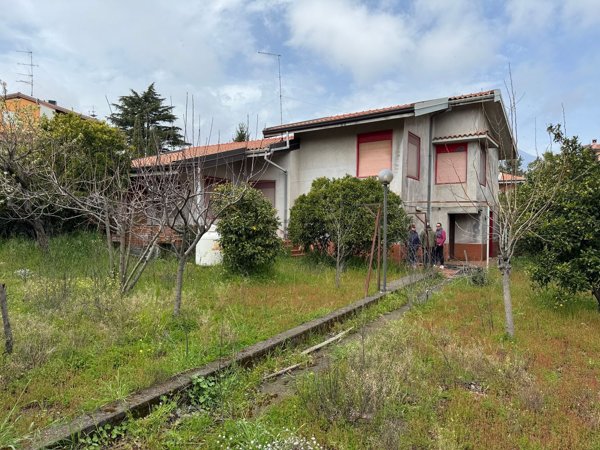 casa indipendente in vendita a Trecastagni