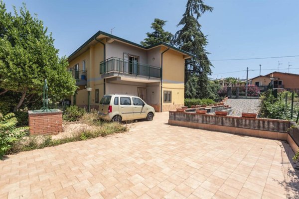 casa indipendente in vendita a Trecastagni