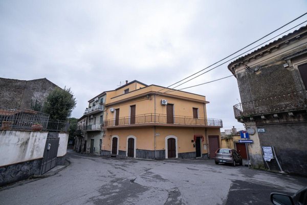 casa indipendente in vendita a Trecastagni