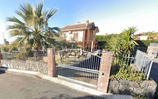 casa indipendente in vendita a Trecastagni