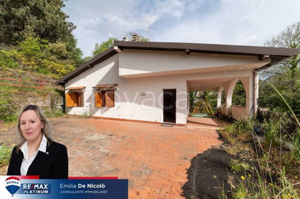 casa indipendente in vendita a Trecastagni