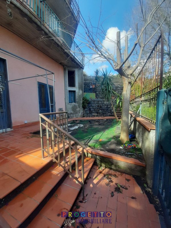 casa indipendente in vendita a Trecastagni