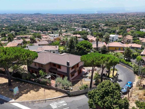 casa indipendente in vendita a Trecastagni