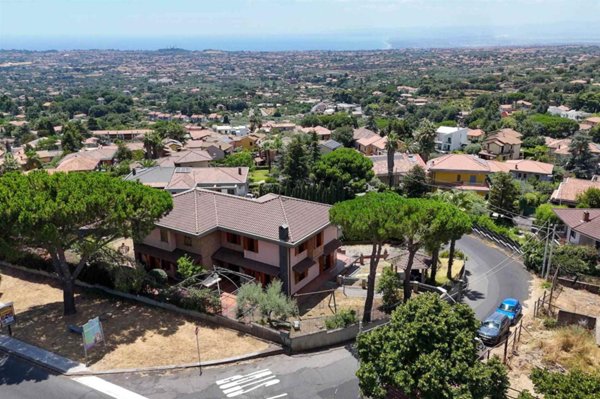 casa indipendente in vendita a Trecastagni