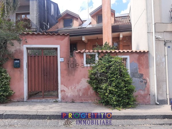 casa indipendente in vendita a Trecastagni